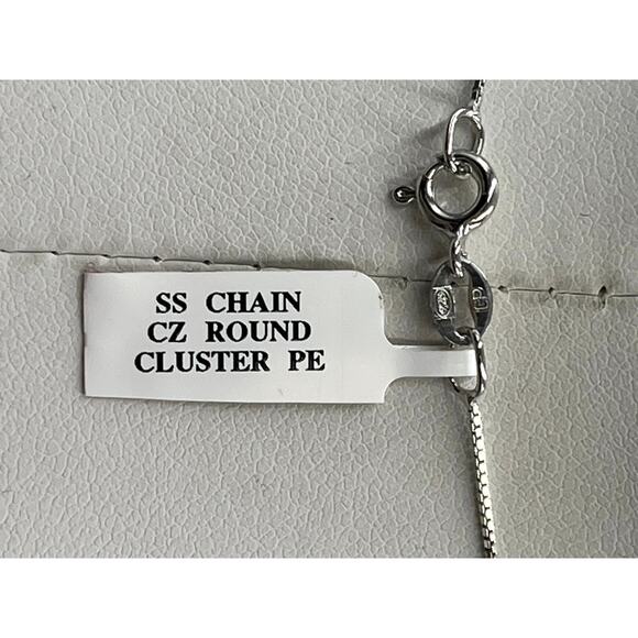 Helzberg Diamonds Sterling Silver CZ Round Cluster Pendant Necklace NWT - Picture 6 of 8